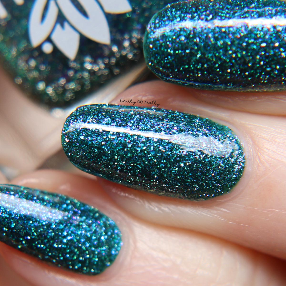 Emily de Molly - Not To Be Mistaken (Overpour Shade)