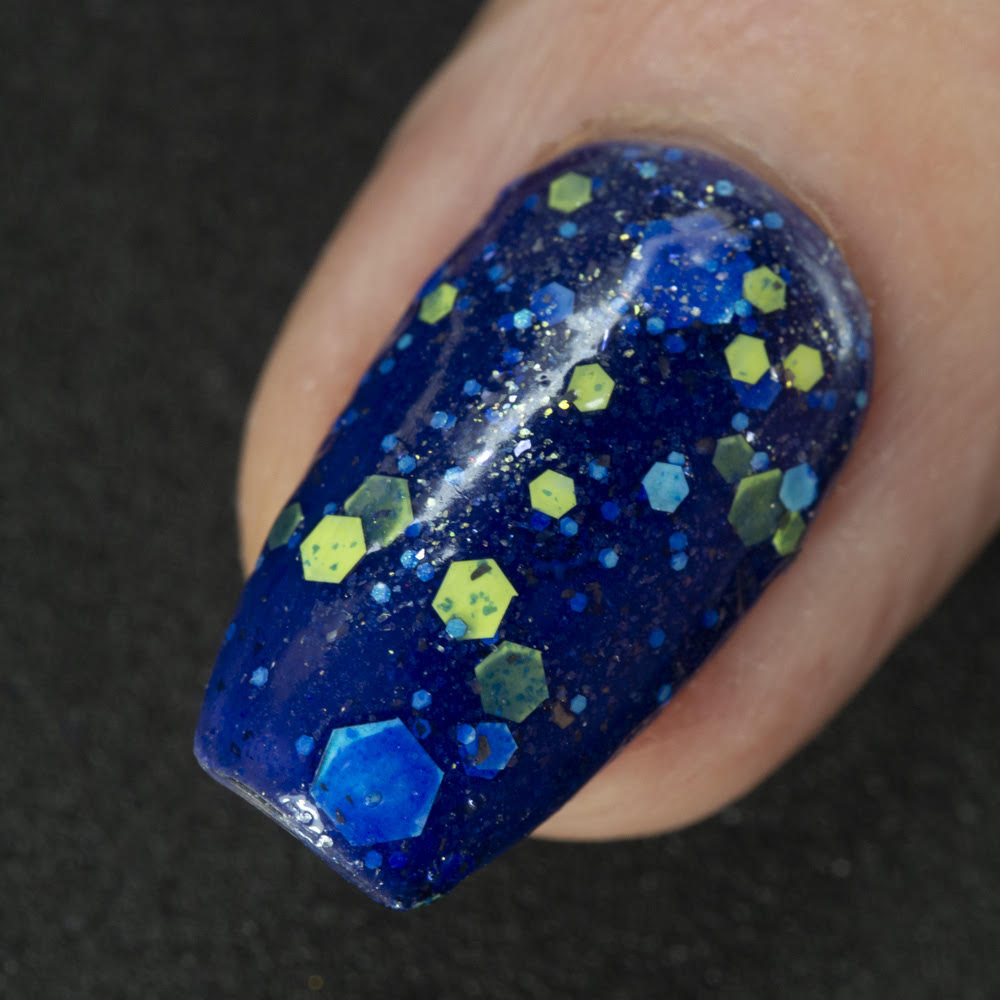 ⭐ Hit The Bottle – What Lurks Beneath (Glitter/Flakies)