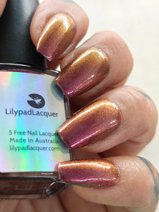 ⭐Lilypad Lacquer - Witch Wine (Shimmer/Holo)