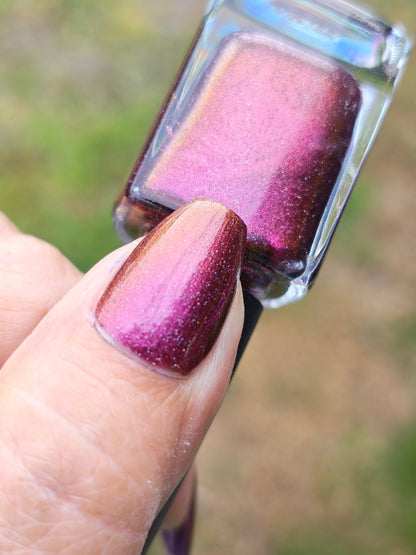 ⭐Lilypad Lacquer - Witch Wine (Shimmer/Holo)