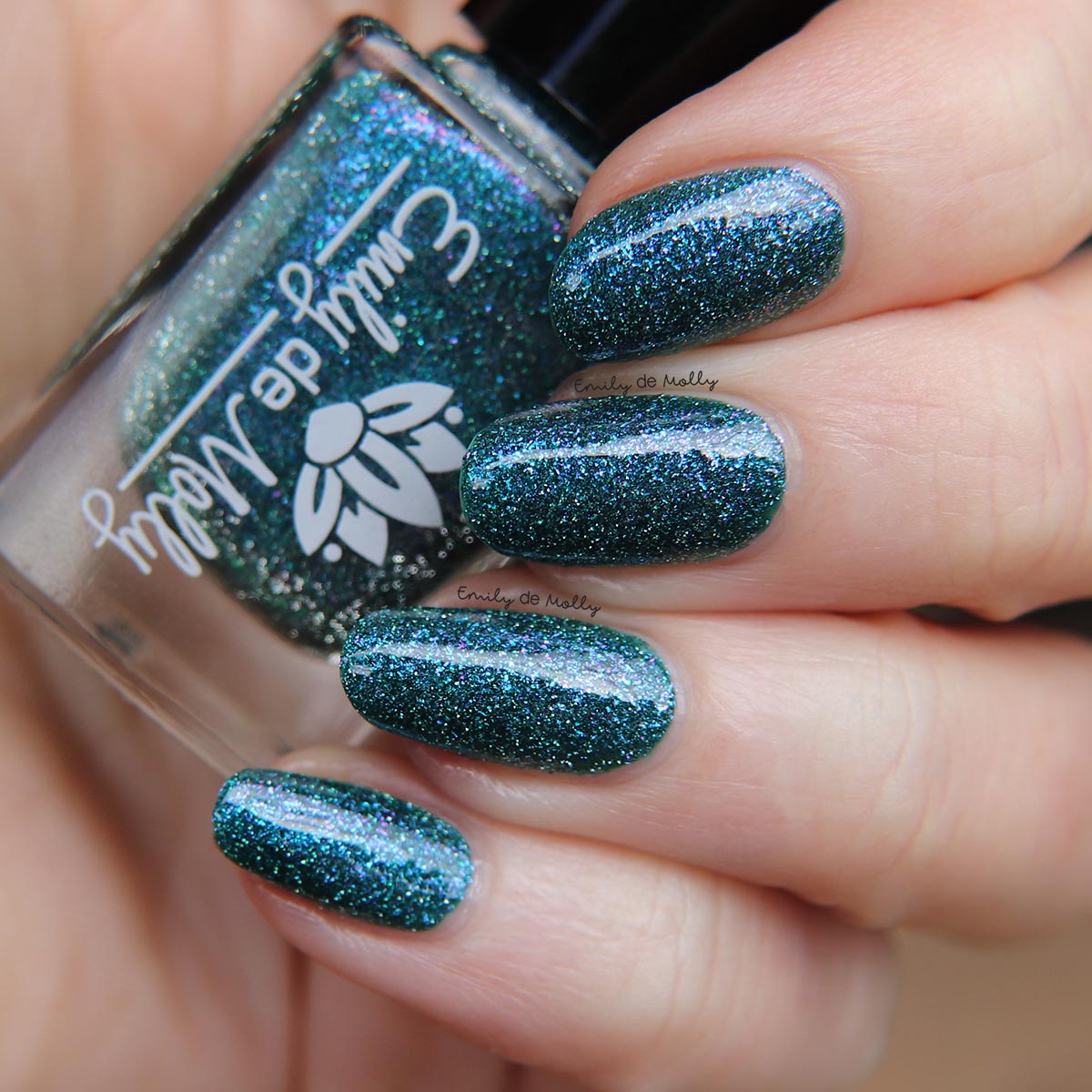 Emily de Molly - Not To Be Mistaken (Overpour Shade)
